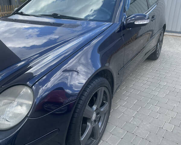 Синій Мерседес Ц-Клас, об'ємом двигуна 2.2 л та пробігом 287 тис. км за 4000 $, фото 1 на Automoto.ua
