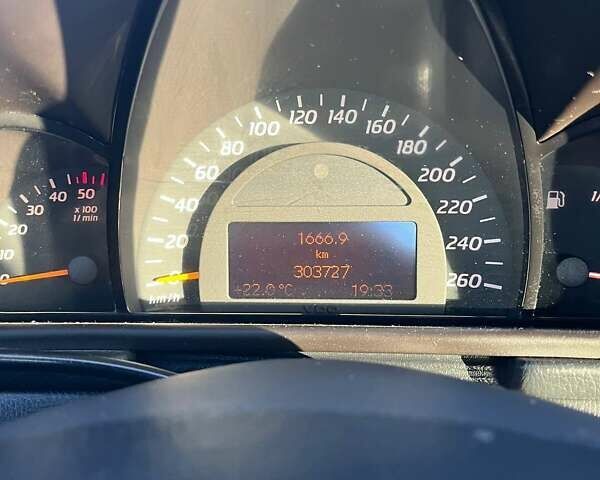 Синій Мерседес Ц-Клас, об'ємом двигуна 2.15 л та пробігом 303 тис. км за 4250 $, фото 17 на Automoto.ua