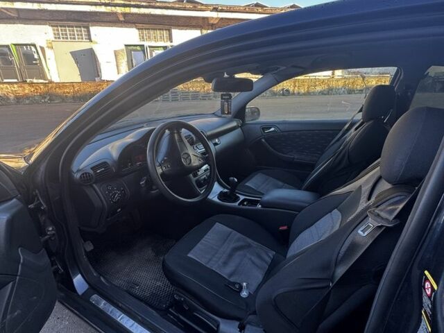 Синій Мерседес Ц-Клас, об'ємом двигуна 1.8 л та пробігом 200 тис. км за 4900 $, фото 4 на Automoto.ua