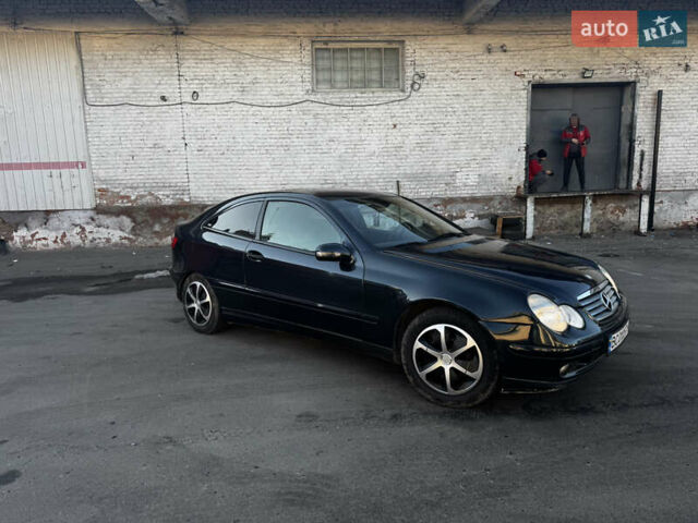 Синий Мерседес Ц-Класс, объемом двигателя 1.8 л и пробегом 200 тыс. км за 4900 $, фото 2 на Automoto.ua