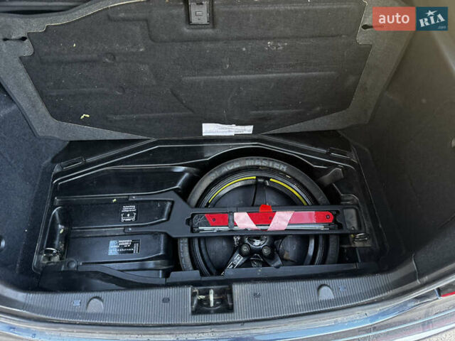 Синий Мерседес Ц-Класс, объемом двигателя 1.8 л и пробегом 200 тыс. км за 4900 $, фото 14 на Automoto.ua