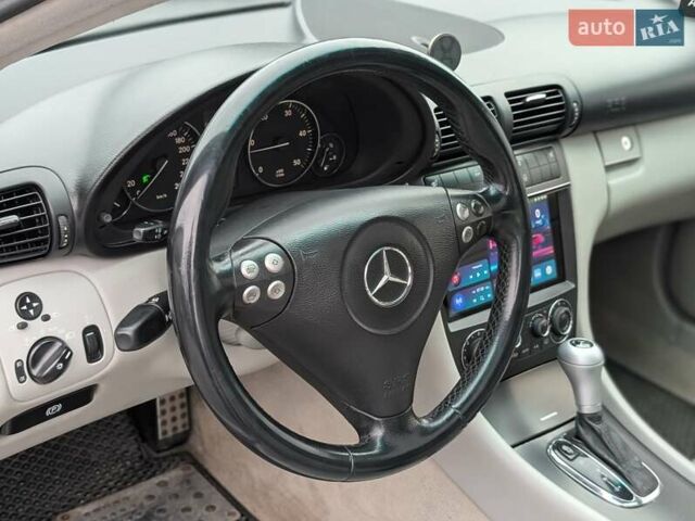 Синій Мерседес Ц-Клас, об'ємом двигуна 2.1 л та пробігом 306 тис. км за 6450 $, фото 26 на Automoto.ua