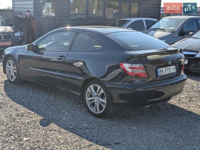 Мерседес Ц-Класс 2005 в Ровно на Automoto.ua Синий Мерседес Ц-Класс, объемом двигателя 2.1 л и пробегом 305 тыс. км за 6450 $, фото 17 на Automoto.ua