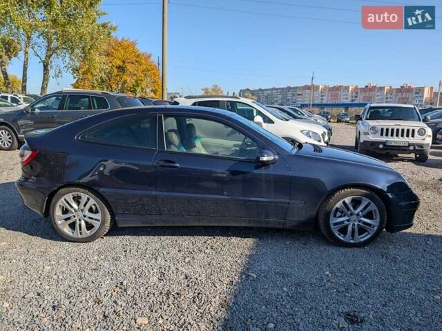 Мерседес Ц-Класс 2005 в Ровно на Automoto.ua Синий Мерседес Ц-Класс, объемом двигателя 2.1 л и пробегом 305 тыс. км за 6450 $, фото 11 на Automoto.ua