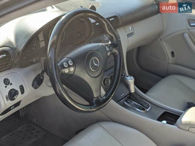 Мерседес Ц-Класс 2005 в Ровно на Automoto.ua Синий Мерседес Ц-Класс, объемом двигателя 2.1 л и пробегом 305 тыс. км за 6450 $, фото 27 на Automoto.ua