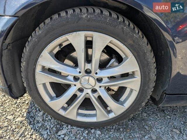 Мерседес Ц-Класс 2005 в Ровно на Automoto.ua Синий Мерседес Ц-Класс, объемом двигателя 2.1 л и пробегом 305 тыс. км за 6450 $, фото 19 на Automoto.ua