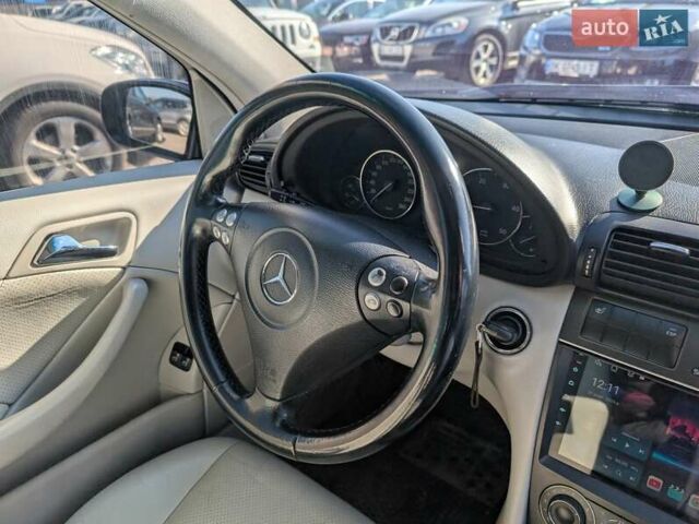 Мерседес Ц-Класс 2005 в Ровно на Automoto.ua Синий Мерседес Ц-Класс, объемом двигателя 2.1 л и пробегом 305 тыс. км за 6450 $, фото 32 на Automoto.ua