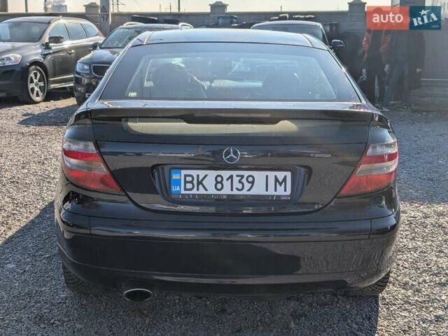 Мерседес Ц-Класс 2005 в Ровно на Automoto.ua Синий Мерседес Ц-Класс, объемом двигателя 2.1 л и пробегом 305 тыс. км за 6450 $, фото 14 на Automoto.ua