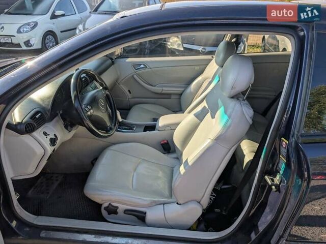 Мерседес Ц-Класс 2005 в Ровно на Automoto.ua Синий Мерседес Ц-Класс, объемом двигателя 2.1 л и пробегом 305 тыс. км за 6450 $, фото 22 на Automoto.ua