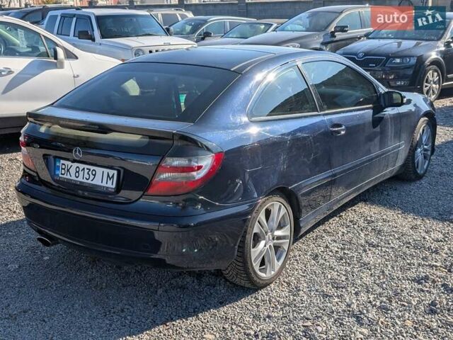Мерседес Ц-Класс 2005 в Ровно на Automoto.ua Синий Мерседес Ц-Класс, объемом двигателя 2.1 л и пробегом 305 тыс. км за 6450 $, фото 13 на Automoto.ua