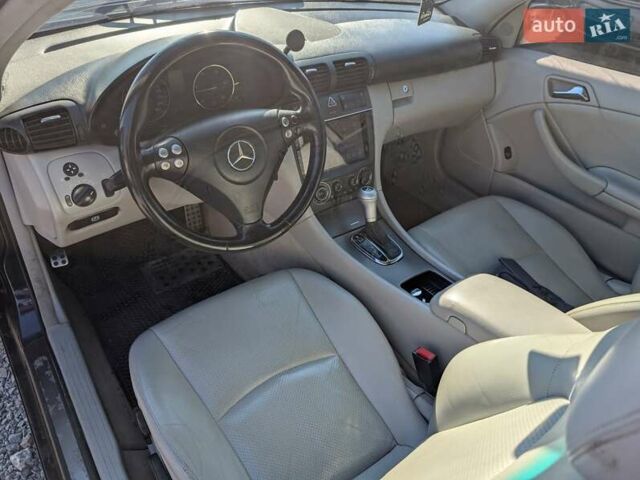 Мерседес Ц-Класс 2005 в Ровно на Automoto.ua Синий Мерседес Ц-Класс, объемом двигателя 2.1 л и пробегом 305 тыс. км за 6450 $, фото 24 на Automoto.ua