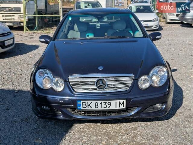Мерседес Ц-Класс 2005 в Ровно на Automoto.ua Синий Мерседес Ц-Класс, объемом двигателя 2.1 л и пробегом 305 тыс. км за 6450 $, фото 6 на Automoto.ua