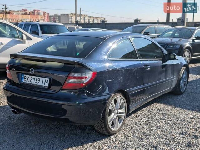 Мерседес Ц-Класс 2005 в Ровно на Automoto.ua Синий Мерседес Ц-Класс, объемом двигателя 2.1 л и пробегом 305 тыс. км за 6450 $, фото 12 на Automoto.ua