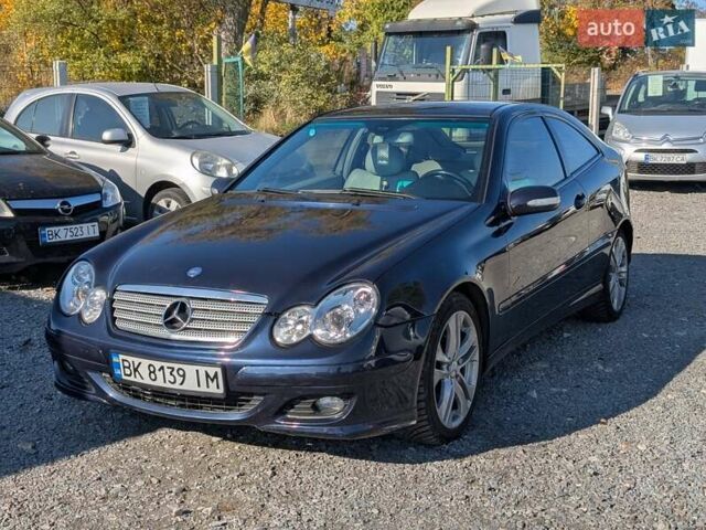 Мерседес Ц-Класс 2005 в Ровно на Automoto.ua Синий Мерседес Ц-Класс, объемом двигателя 2.1 л и пробегом 305 тыс. км за 6450 $, фото 5 на Automoto.ua