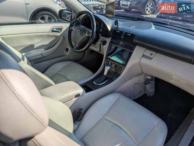 Мерседес Ц-Класс 2005 в Ровно на Automoto.ua Синий Мерседес Ц-Класс, объемом двигателя 2.1 л и пробегом 305 тыс. км за 6450 $, фото 28 на Automoto.ua