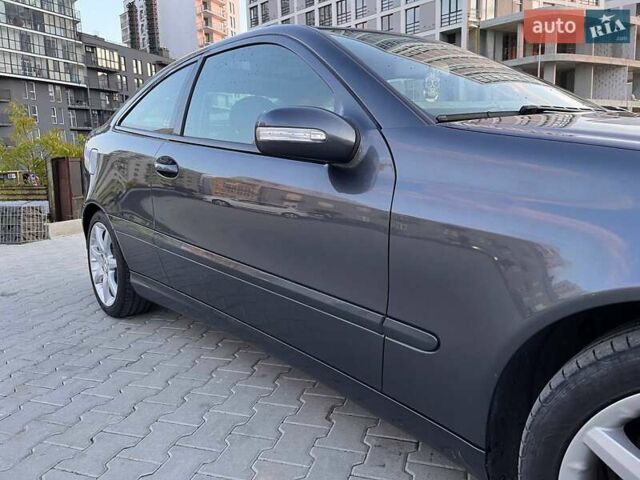 Синій Мерседес Ц-Клас, об'ємом двигуна 2.15 л та пробігом 269 тис. км за 6900 $, фото 20 на Automoto.ua
