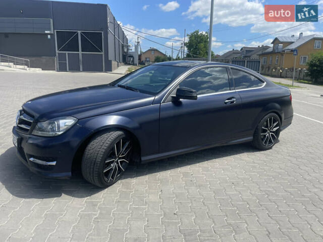 Синий Мерседес Ц-Класс, объемом двигателя 1.8 л и пробегом 170 тыс. км за 13700 $, фото 5 на Automoto.ua