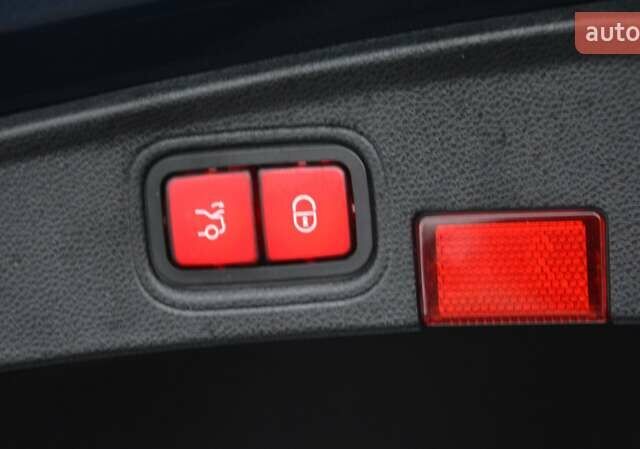 Синий Мерседес Ц-Класс, объемом двигателя 1.99 л и пробегом 42 тыс. км за 34999 $, фото 56 на Automoto.ua