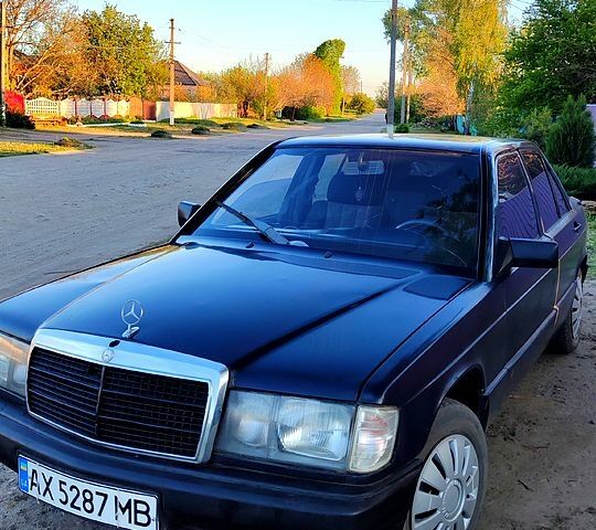 Синий Мерседес Ц-Класс, объемом двигателя 2 л и пробегом 0 тыс. км за 1600 $, фото 1 на Automoto.ua