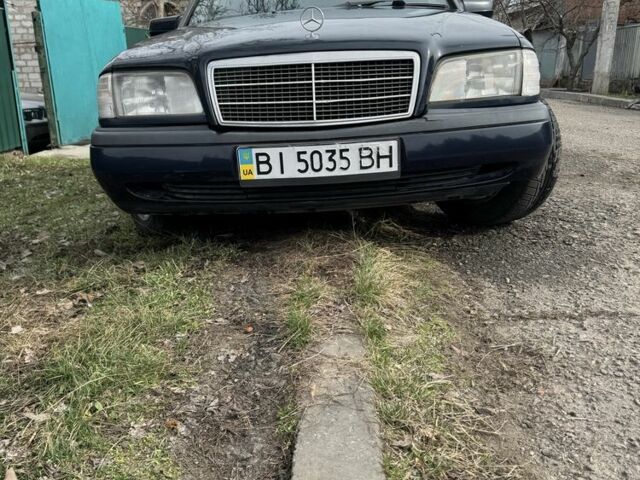 Синій Мерседес Ц-Клас, об'ємом двигуна 1.8 л та пробігом 240 тис. км за 2300 $, фото 2 на Automoto.ua