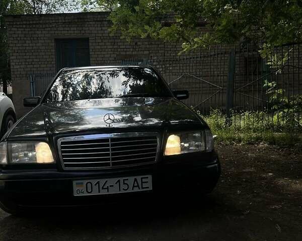 Синий Мерседес Ц-Класс, объемом двигателя 1.8 л и пробегом 300 тыс. км за 2800 $, фото 22 на Automoto.ua