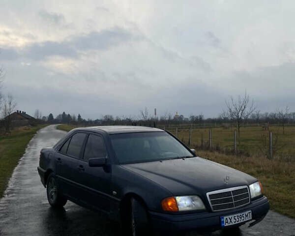 Синий Мерседес Ц-Класс, объемом двигателя 1.8 л и пробегом 333 тыс. км за 950 $, фото 6 на Automoto.ua
