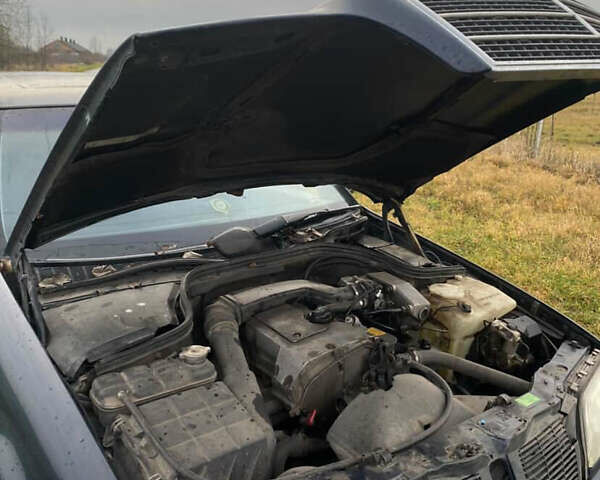 Синий Мерседес Ц-Класс, объемом двигателя 1.8 л и пробегом 444 тыс. км за 999 $, фото 9 на Automoto.ua