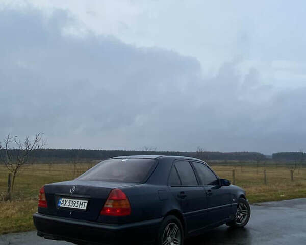 Синий Мерседес Ц-Класс, объемом двигателя 1.8 л и пробегом 444 тыс. км за 999 $, фото 6 на Automoto.ua