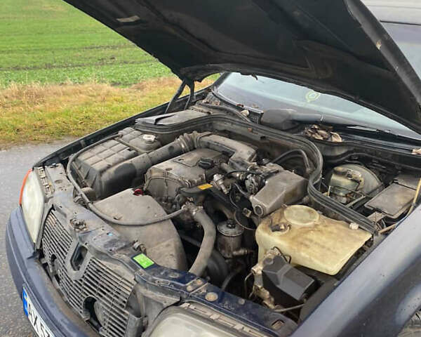 Синий Мерседес Ц-Класс, объемом двигателя 1.8 л и пробегом 444 тыс. км за 999 $, фото 8 на Automoto.ua