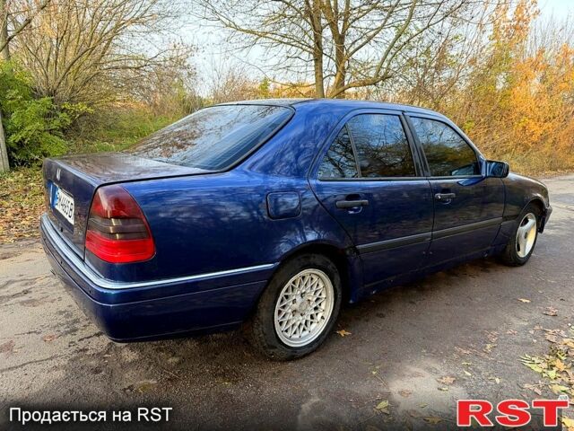 Мерседес Ц-Клас 1994 у Ахтырке на Automoto.ua Синій Мерседес Ц-Клас, об'ємом двигуна 1.8 л та пробігом 234 тис. км за 2000 $, фото 3 на Automoto.ua