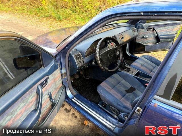 Мерседес Ц-Клас 1994 у Ахтырке на Automoto.ua Синій Мерседес Ц-Клас, об'ємом двигуна 1.8 л та пробігом 234 тис. км за 2000 $, фото 7 на Automoto.ua