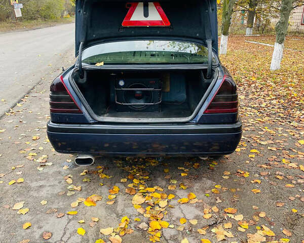 Мерседес Ц-Класс 1995 в Малой Виске на Automoto.ua Синий Мерседес Ц-Класс, объемом двигателя 1.8 л и пробегом 403 тыс. км за 3000 $, фото 15 на Automoto.ua