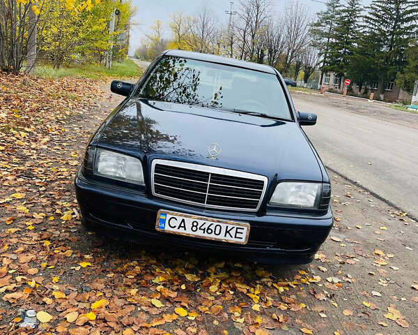 Мерседес Ц-Класс 1995 в Малой Виске на Automoto.ua Синий Мерседес Ц-Класс, объемом двигателя 1.8 л и пробегом 403 тыс. км за 3000 $, фото 2 на Automoto.ua