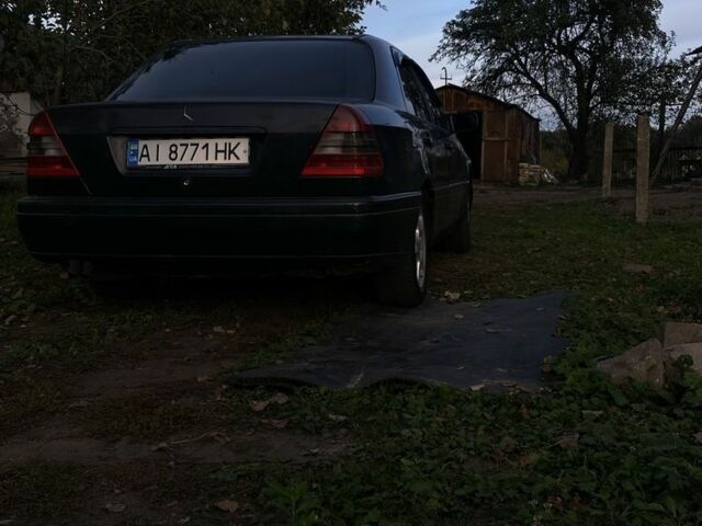 Синий Мерседес Ц-Класс, объемом двигателя 2.2 л и пробегом 330 тыс. км за 2000 $, фото 5 на Automoto.ua