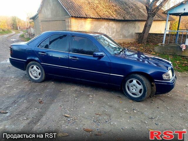Мерседес Ц-Класс 1995 в Виннице на Automoto.ua Синий Мерседес Ц-Класс, объемом двигателя 1.8 л и пробегом 320 тыс. км за 2497 $, фото 3 на Automoto.ua