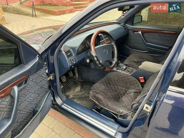 Синий Мерседес Ц-Класс, объемом двигателя 1.8 л и пробегом 386 тыс. км за 3000 $, фото 5 на Automoto.ua