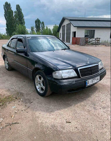 Синий Мерседес Ц-Класс, объемом двигателя 2 л и пробегом 330 тыс. км за 2000 $, фото 5 на Automoto.ua