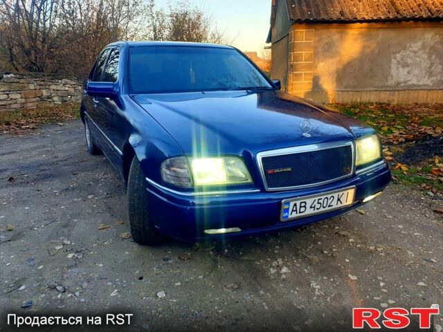 Мерседес Ц-Класс 1995 в Виннице на Automoto.ua Синий Мерседес Ц-Класс, объемом двигателя 1.8 л и пробегом 320 тыс. км за 2497 $, фото 1 на Automoto.ua