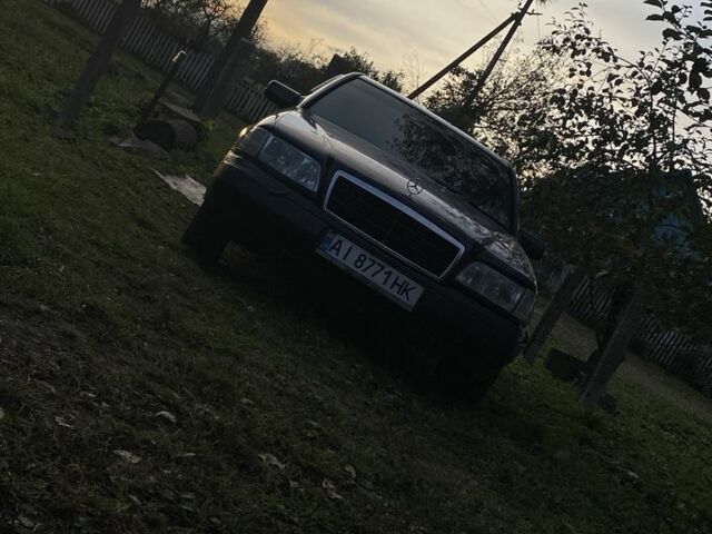 Синий Мерседес Ц-Класс, объемом двигателя 2.2 л и пробегом 330 тыс. км за 2000 $, фото 4 на Automoto.ua