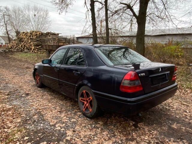 Синий Мерседес Ц-Класс, объемом двигателя 1.8 л и пробегом 200 тыс. км за 2000 $, фото 2 на Automoto.ua