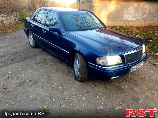 Мерседес Ц-Класс 1995 в Виннице на Automoto.ua Синий Мерседес Ц-Класс, объемом двигателя 1.8 л и пробегом 320 тыс. км за 2497 $, фото 2 на Automoto.ua