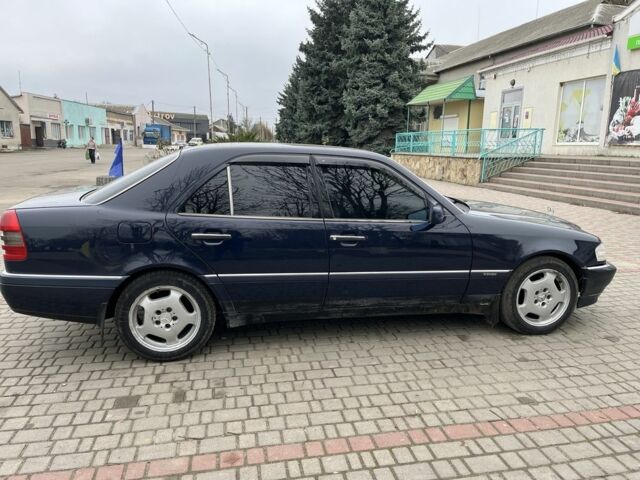 Синій Мерседес Ц-Клас, об'ємом двигуна 1.8 л та пробігом 386 тис. км за 3000 $, фото 2 на Automoto.ua