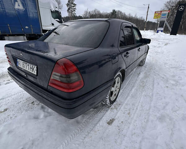Синій Мерседес Ц-Клас, об'ємом двигуна 2.2 л та пробігом 350 тис. км за 1600 $, фото 8 на Automoto.ua