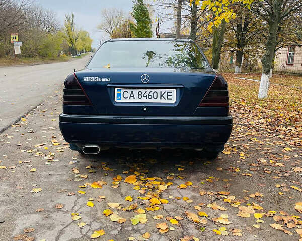 Мерседес Ц-Класс 1995 в Малой Виске на Automoto.ua Синий Мерседес Ц-Класс, объемом двигателя 1.8 л и пробегом 403 тыс. км за 3000 $, фото 6 на Automoto.ua