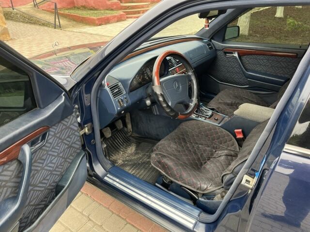 Синій Мерседес Ц-Клас, об'ємом двигуна 1.8 л та пробігом 386 тис. км за 3000 $, фото 6 на Automoto.ua