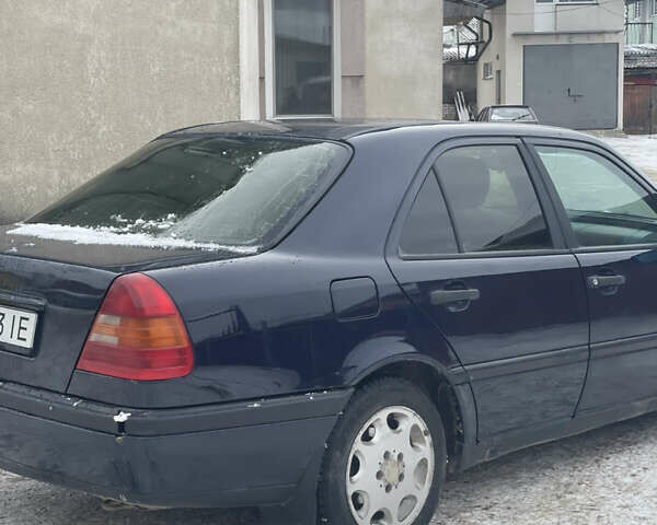 Синій Мерседес Ц-Клас, об'ємом двигуна 1.8 л та пробігом 410 тис. км за 1650 $, фото 5 на Automoto.ua