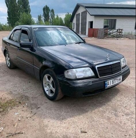 Синий Мерседес Ц-Класс, объемом двигателя 2.2 л и пробегом 330 тыс. км за 2000 $, фото 2 на Automoto.ua