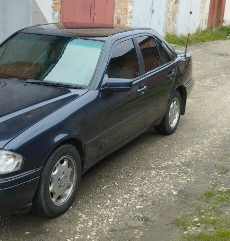 Синий Мерседес Ц-Класс, объемом двигателя 0 л и пробегом 2 тыс. км за 2350 $, фото 1 на Automoto.ua