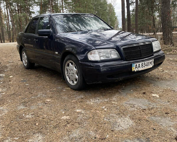 Синий Мерседес Ц-Класс, объемом двигателя 2.3 л и пробегом 410 тыс. км за 2999 $, фото 1 на Automoto.ua