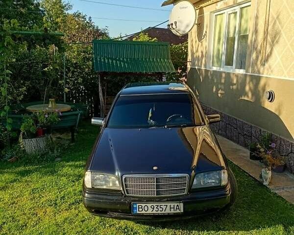 Синий Мерседес Ц-Класс, объемом двигателя 1.8 л и пробегом 286 тыс. км за 2400 $, фото 5 на Automoto.ua